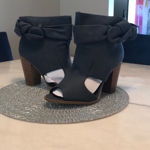 Ankle Heel.  Midnight grey color